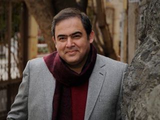 محکومیت حسین دهباشی به اتهام انتقاد از قرنطینه نکردن شهر قم