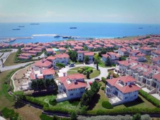 «دلارهایی» که نایاب و به «ویلا» تبدیل شدند