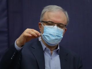 وزیر بهداشت ایران : قرار نبود واکسن بیاوریم، مجبور شدیم