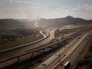 دیوار بین آمریکا و مکزیک به فروش گذاشته شد!