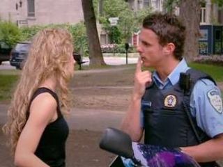 سرنوشت قبض جریمه ماشین‎ تان بسته به یک بوس است!