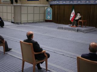 ماجرای دیر رسیدن حسن روحانی به آخرین جلسه هیئت دولت با رهبر