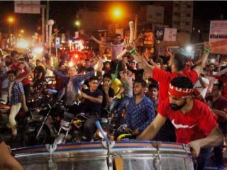 جشن قهرمانی پرسپولیس با شعار «مرگ بر اصل ولایت فقیه»، «رضاشاه، روحت شاد»