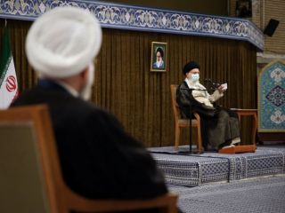 توضیح واعظی درباره تاخیر روحانی در دیدار با خامنه ای