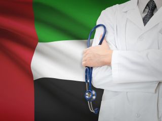 امارات به پزشکان مقیم ویزای طلایی ۱۰ ساله می‌دهد