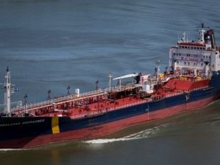 یک کشتی تجاری با پرچم پاناما توسط مردان مسلح در آبهای امارات  ربوده شد