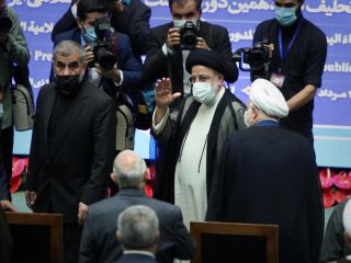 ابراهیم رئیسی در مراسم تحلیف: از هر طرح دیپلماتیک برای لغو تحریم‌ها حمایت خواهیم کرد