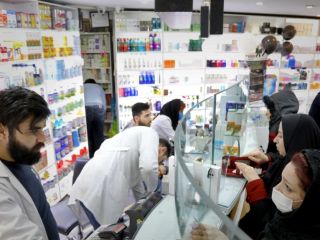 متخصص بیماری های عفونی : داروی رمدسیویر را جلوی داروخانه‌ با «قیمت چند برابر» می‌فروشند