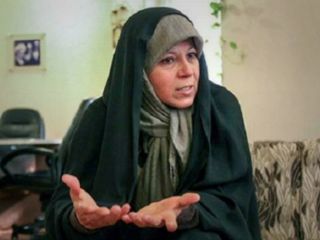 فائزه هاشمی : خامنه‌ای در حد یک مبتدی هم از روابط بین‌الملل نمی‌داند