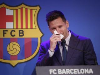 لیونل مسی با چشمانی گریان از بارسلونا خداحافظی کرد + ویدیو