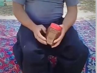 ویدیویی عجیب و باورنکردنی از چیزی که این فرد در جیبش پنهان کرده است