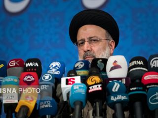 طعنه و کنایه نماینده مجلس به رئیسی : نمی‌شود هم فحش داد، هم شعار