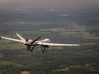 شلیک هشدار پدافند هوایی ایران به پهپاد آمریکا در نزدیکی تنگه هرمز