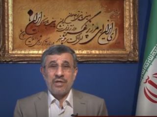 احمدی نژاد: بقایی دیوانه و مشایی نابینا و ناشنوا شده!