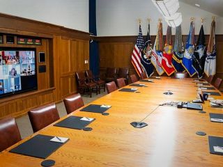 عکس جنجالی از جلسه امنیتی بایدن؛ نمایش چهره ماموران سیا و ساعت به وقت تهران