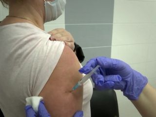 ۸ ماه پس از مخالفت خامنه‌ای، وزارت بهداشت از آزاد بودن واردات واکسن‌های فایزر و مدرنا خبر داد