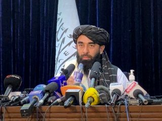 اولین نشست خبری طالبان؛ با زنان «در چارچوب شریعت اسلام» رفتار خواهیم کرد