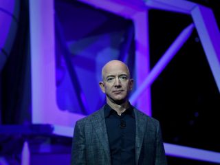 جف بزوس از ناسا شکایت می کند