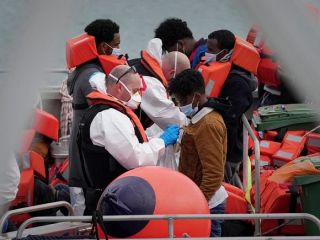 رکورد عبور پناهجویان از کانال مانش برای رسیدن به بریتانیا شکسته شد