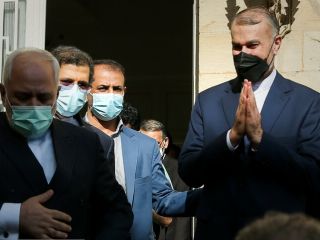 ظریف با بدرقه امیرعبدالهیان وزارت امور خارجه را ترک کرد