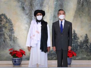 وزیر خارجه چین: جهان باید طالبان را راهنمایی کند