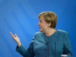 مرکل: بین ۱۰ تا ۴۰ هزار شهروند افغان باید به آلمان منتقل شوند