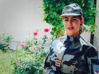 متواری شدن افسر زن عالیرتبه پلیس افغانستان به دنبال ضرب و شتم توسط طالبان