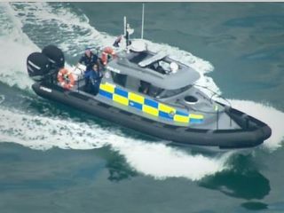 وزیر کشور بریتانیا به مرزبانان دستور داد قایق های پناهجویان را بازگردانند