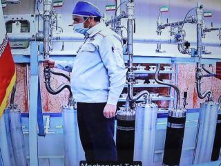 «نگهبانان تاسیسات هسته‌ای ایران بازرسان زن آژانس را آزار جسمی داده‌اند»