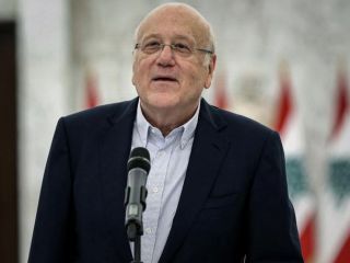 نخست وزیر لبنان : محموله‌های ارسالی سوخت ایران نقض حاکمیت لبنان است