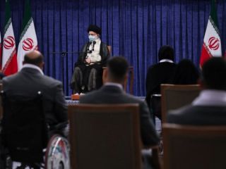 خامنه‌ای بعضی از ورزشکاران ایرانی را «وطن‌فروش و خودفروش» خواند