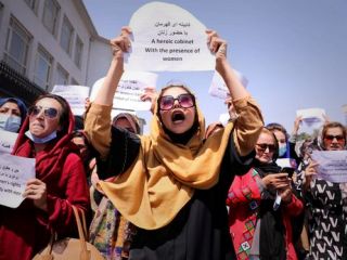 طالبان به زنان شاغل در شهرداری : بروید در خانه بمانید