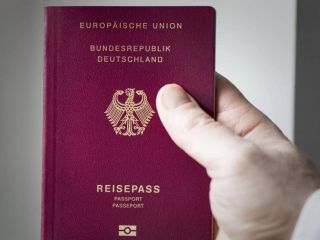 شهروندان اتحادیه اروپا برای سفر به بریتانیا نیاز به پاسپورت دارند