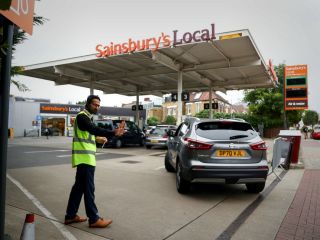 درخواست بریتانیا از آلمانی‌های مقیم این کشوربرای حمل سوخت