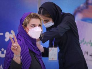 مُد جدید در ایران : عکاسی حرفه ای از واکسن زدن