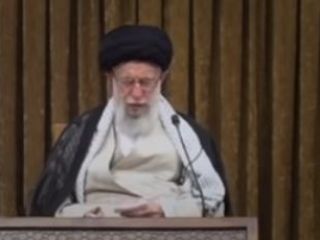 جمهوری اسلامی بر لبه چاهی که خامنه ای برای نظامش کند