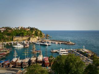 با خط فقر ۱۱ میلیون، چگونه تور‌های اروپا پر می‌شود؟