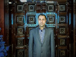 کاهش نرخ دلار در بازار تهران؛ نظر رئیس جدید بانک مرکزی ایران در مورد ارز، تورم و بهره چیست؟