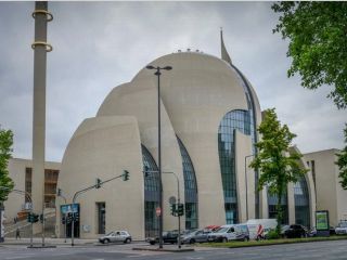 شهر کلن یک پروژه آزمایشی را برای اذان مساجد با بلندگو آغاز می‌کند