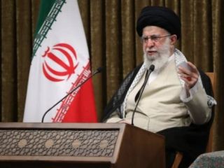 خامنه‌ای به «مسئولان کشور برادر افغانستان»: عاملان انفجار قندوز را مجازات کنید