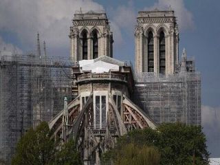 تلاش ناکام خلبان برای کوبیدن هواپیما به کلیسای نوتردام