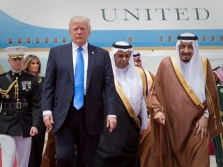 برخی هدایای عربستان سعودی به دونالد ترامپ «تقلبی» از آب در آمد