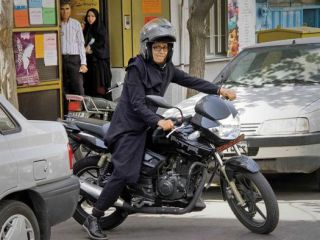 رئیس پلیس راهور: صدور گواهینامه موتور برای زنان منع قانونی دارد/قانون گفته فقط آقایان