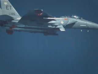 ایرفورس‌تایمز: آمریکا یک بمب با قابلیت تخریب تاسیسات زیرزمینی ایران را آزمایش می‌کند