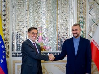 ایران در ماه‌های آینده با ونزوئلا «سند همکاری ۲۰ ساله» امضا می‌کند