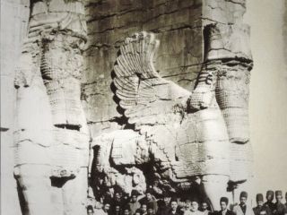 چگونه آثار باستانی ایران با اجازه سلاطین قاچار غارت شد؟