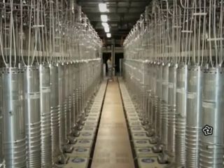 اسرائیل ایران را به «وقت‌کُشی» برای دستیابی به بمب اتم متهم کرد