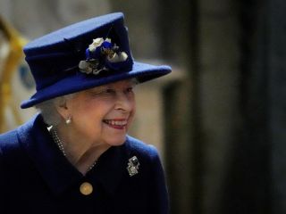 بستری شدن یک روزه ملکه بریتانیا در بیمارستان