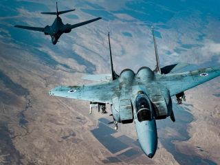 تهدید آشکار ایران : اسکورت بمب‌افکن آمریکا توسط جنگنده‌های اسرائیلی