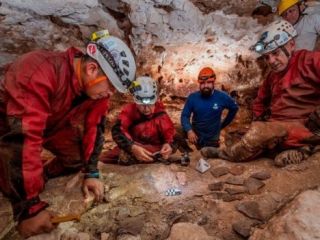 کشف قایق چوبی باستانی هزار ساله متعلق به تمدن مایا در مکزیک